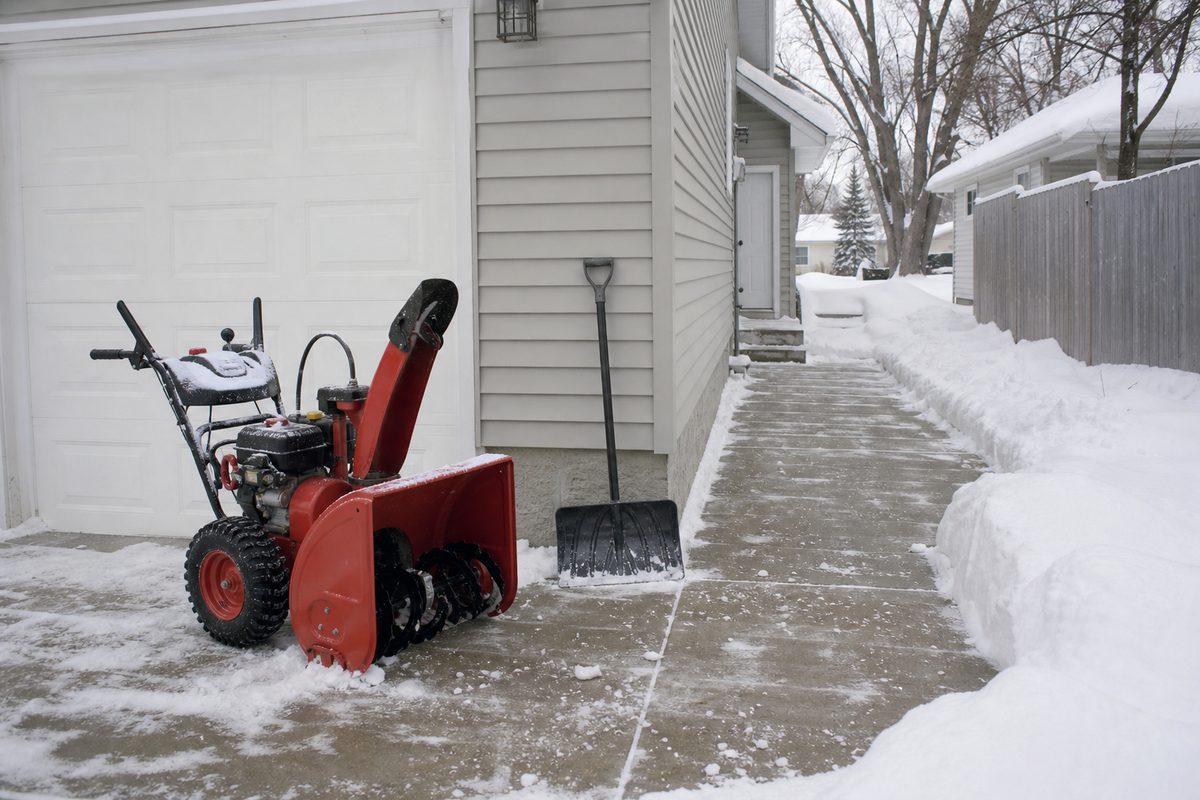 Snow Shovelling and Snow Blowing in Winnipeg